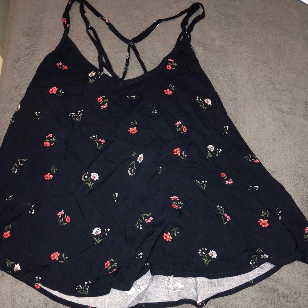 hollister tank size M